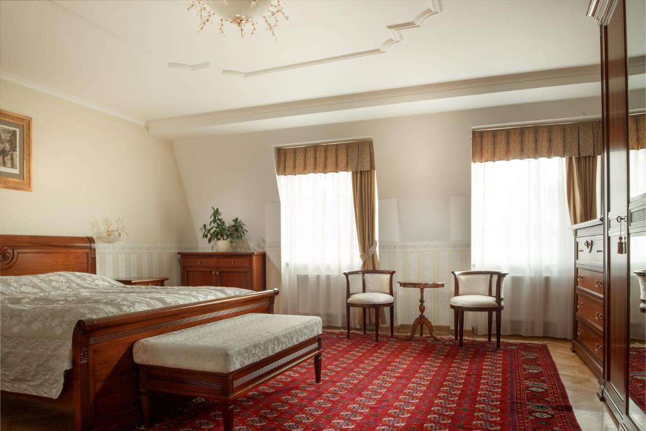 Suite Wellness Swimming Pool Access