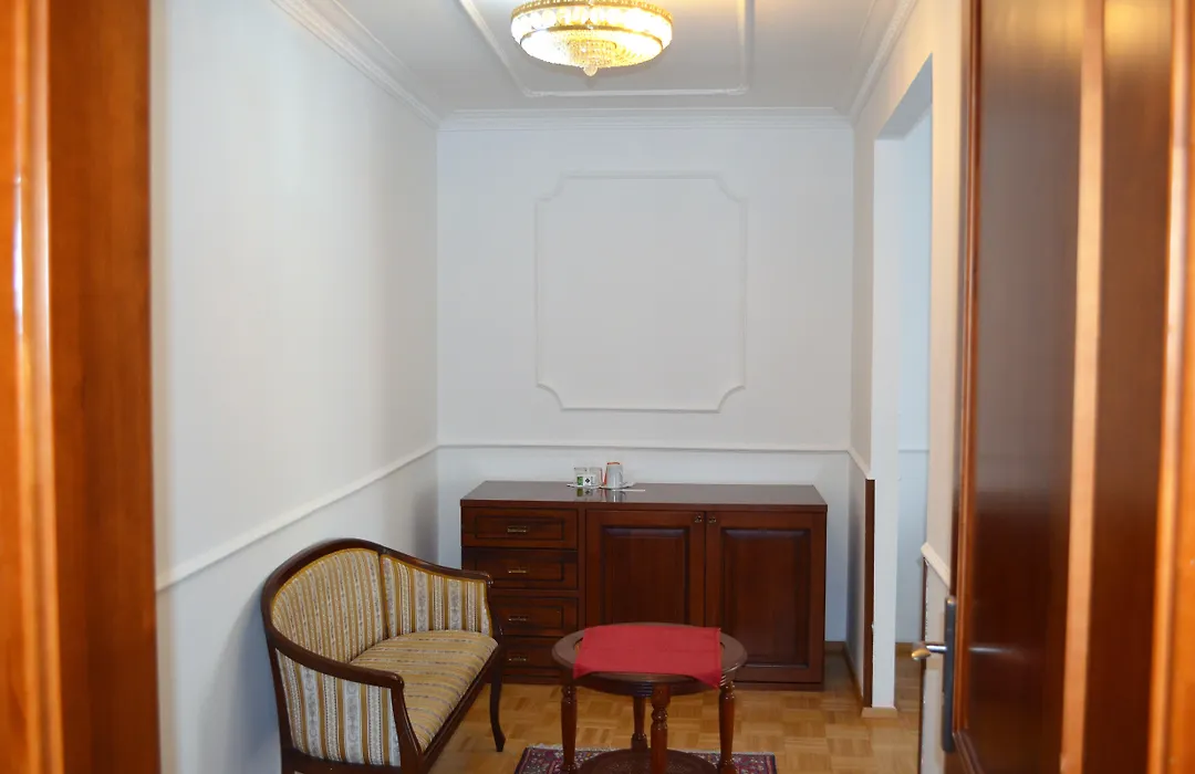 Hotel Renesance Krasna Kralovna-1