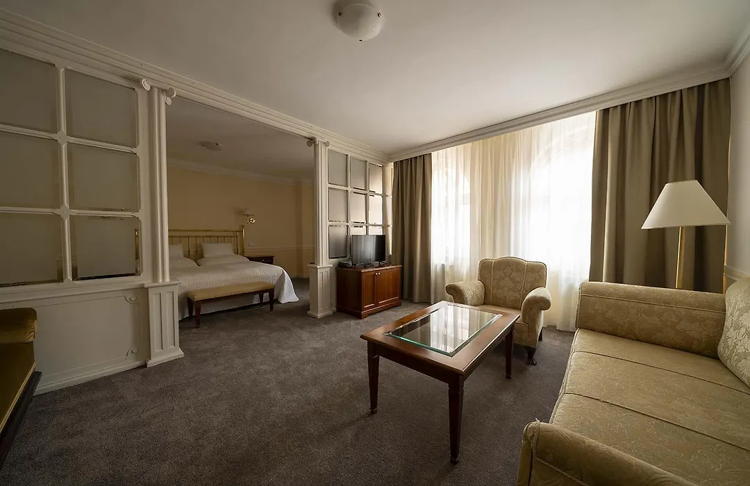 Hotel Embassy-1