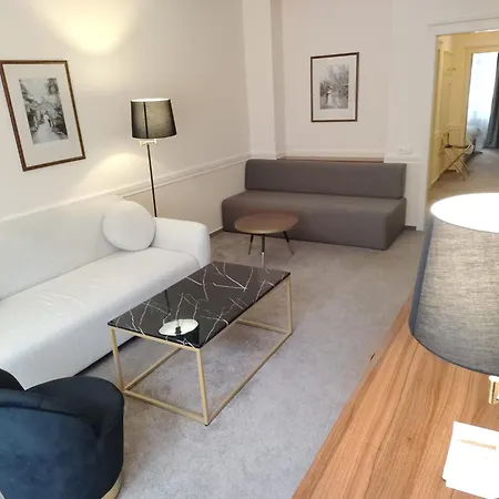 Hotel Embassy-3